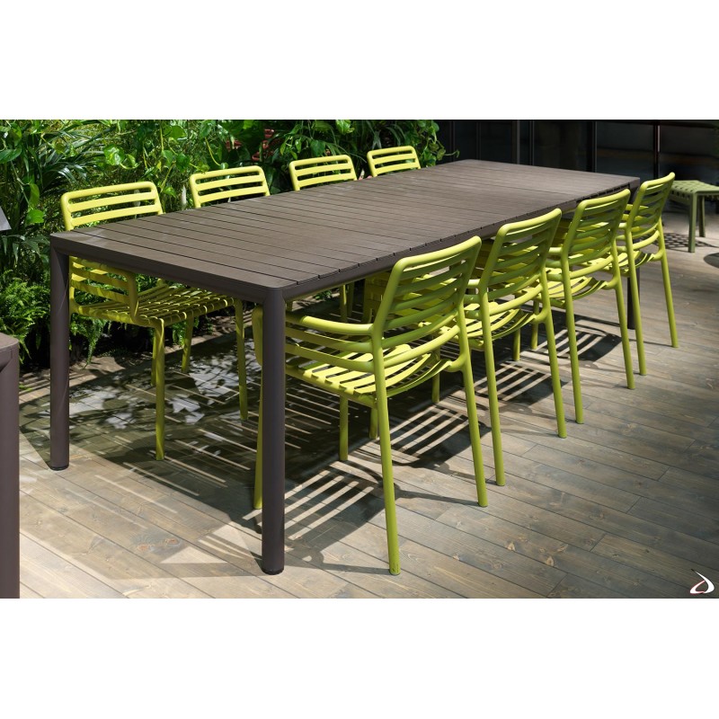 TEVERE 210 EXT    Τραπεζαρία επεκτεινόμενη με πόδια αλουμινίου και επιφάνεια πολυπροπυλενίου  211(+64)x100x76,5