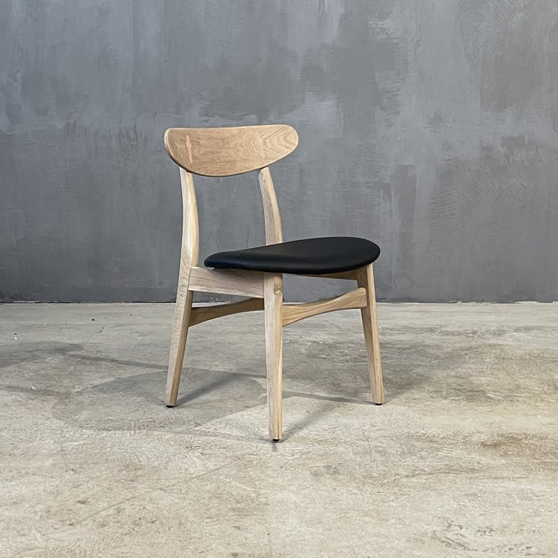THE SAPPORO DINING CHAIR AMERICAN OAK BLACK PU - ΞΥΛΙΝΗ ΚΑΡΕΚΛΑ KΩΔ 5404S 50x48x77cm