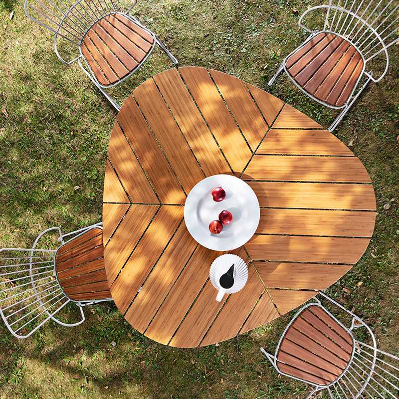 ΤΡΑΠΕΖΙ ΑΛΟΥΜΙΝΙΟΥ ΜΠΑΜΠΟΥ   LEAF TABLE   Aluminium, Natural Rattan / Bamboo / Cane  H:74,5 x W:146 x D:146 cm 