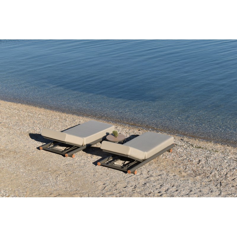 Cayenne/Taupe* Ξαπλώστρα Αλουμινίου  σε χρώμα σκελετού taupe με ανακλινόμενη πλάτη 4-θέσεων.