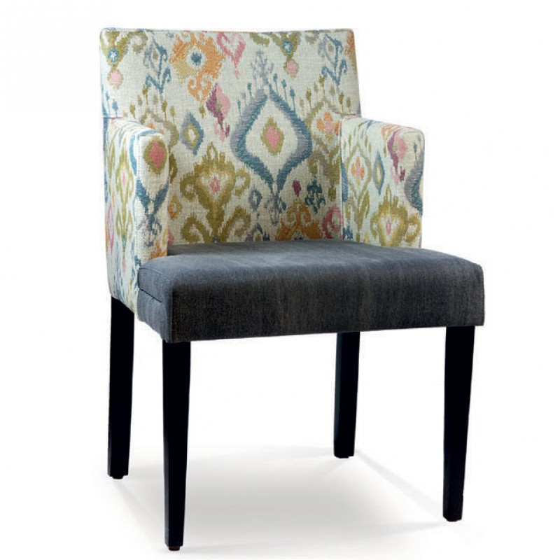 P 502 -  Πολυθρόνα ξύλινη απο μασιφ οξια με ταπετσαρία Υ: 80 : 55 Μ: 57