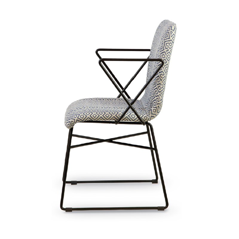 ME 122 -Μεταλλική πολυθρόνα ηλεκτροστατικής βαφής με επένδυση υφάσματος Υ: 85 Β: 55 Μ: 53