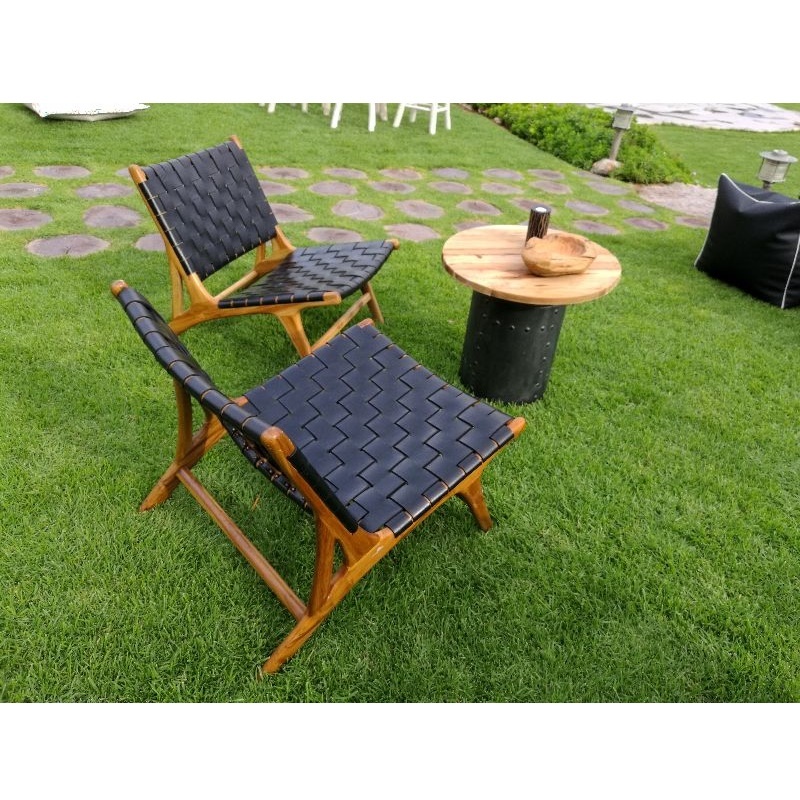 Πολυθρόνα Σαλονιού ROXY από μαύρη δερματίνη και ξύλο teak.Διαστάσεις: 65x65x70