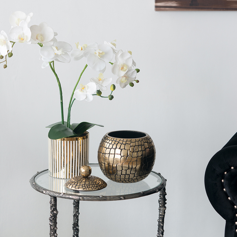 Βάζο με καπάκι μεσαίο χρυσό υφή κροκοδείλου 100% αλουμίνιο 19,5x19,5x22cm