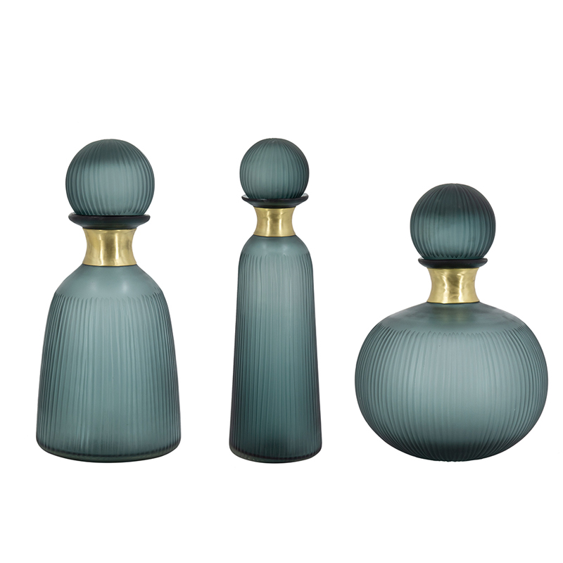 Βάζα γυάλινα πράσινα με καπάκι Σ/3 55X5X16.5 6X6X12.5 8X8X11