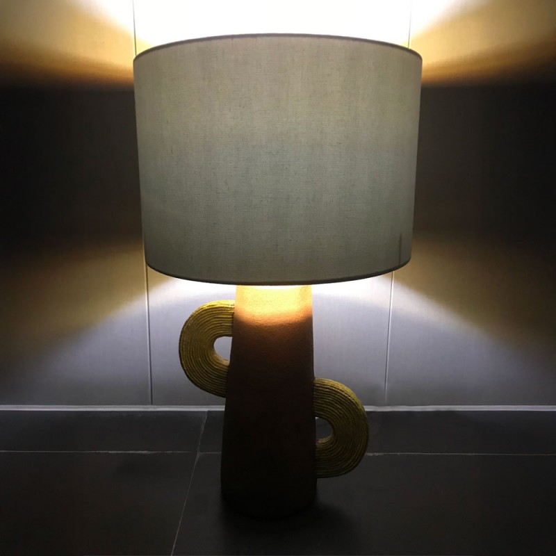 HATCUS ΦΩΤΙΣΤΙΚΟ ΕΠΙΤΡΑΠΕΖΙΟ 30.7x30.7x52.5cm POLYRESIN ΜΠΕΖ ΥΦΑΣΜΑ ΛΕΥΚΟ