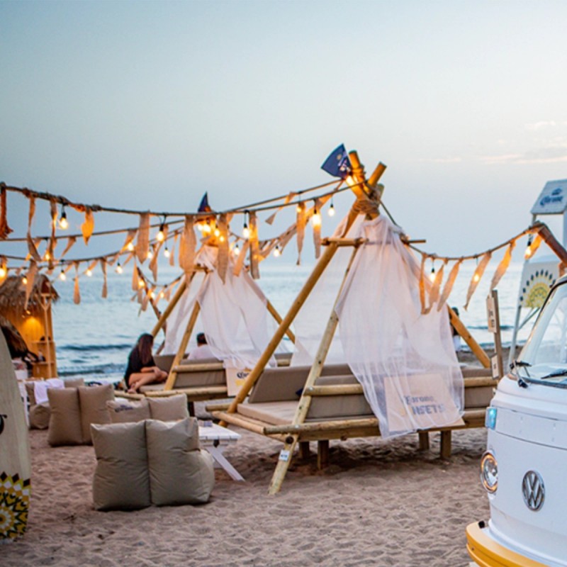 Ξύλινη Σκηνή Παραλίας με Κρεβάτι