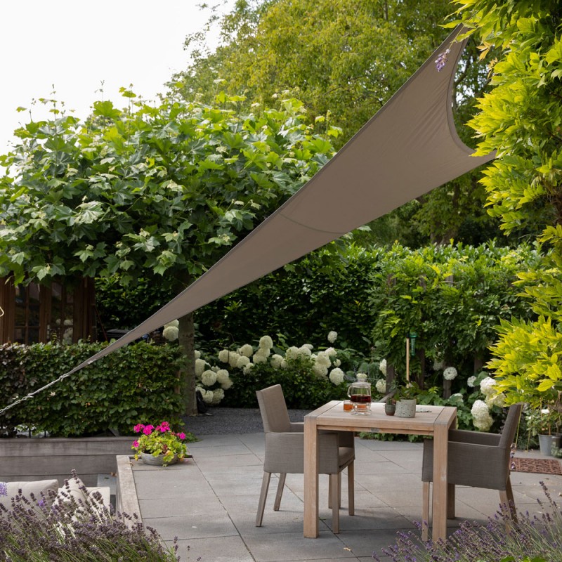 Τρίγωνο πανί σκίασης αδιάβροχο 4x4x4μ. Εκρού